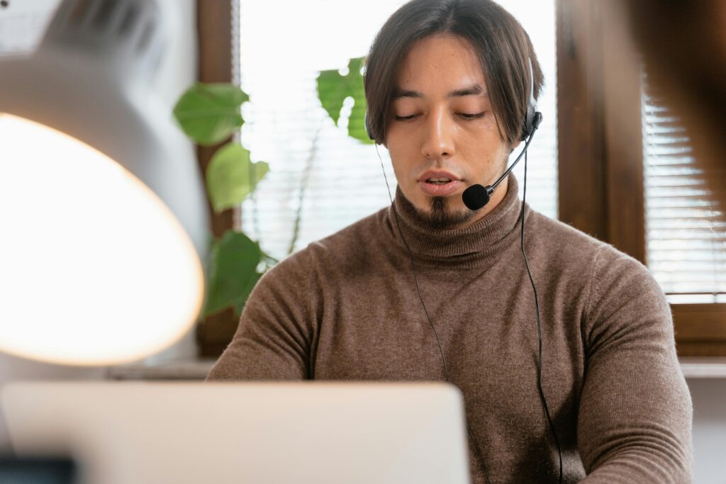 Why Should You Consider Outsourcing to the Philippines: Benefits, Trends, & Stats